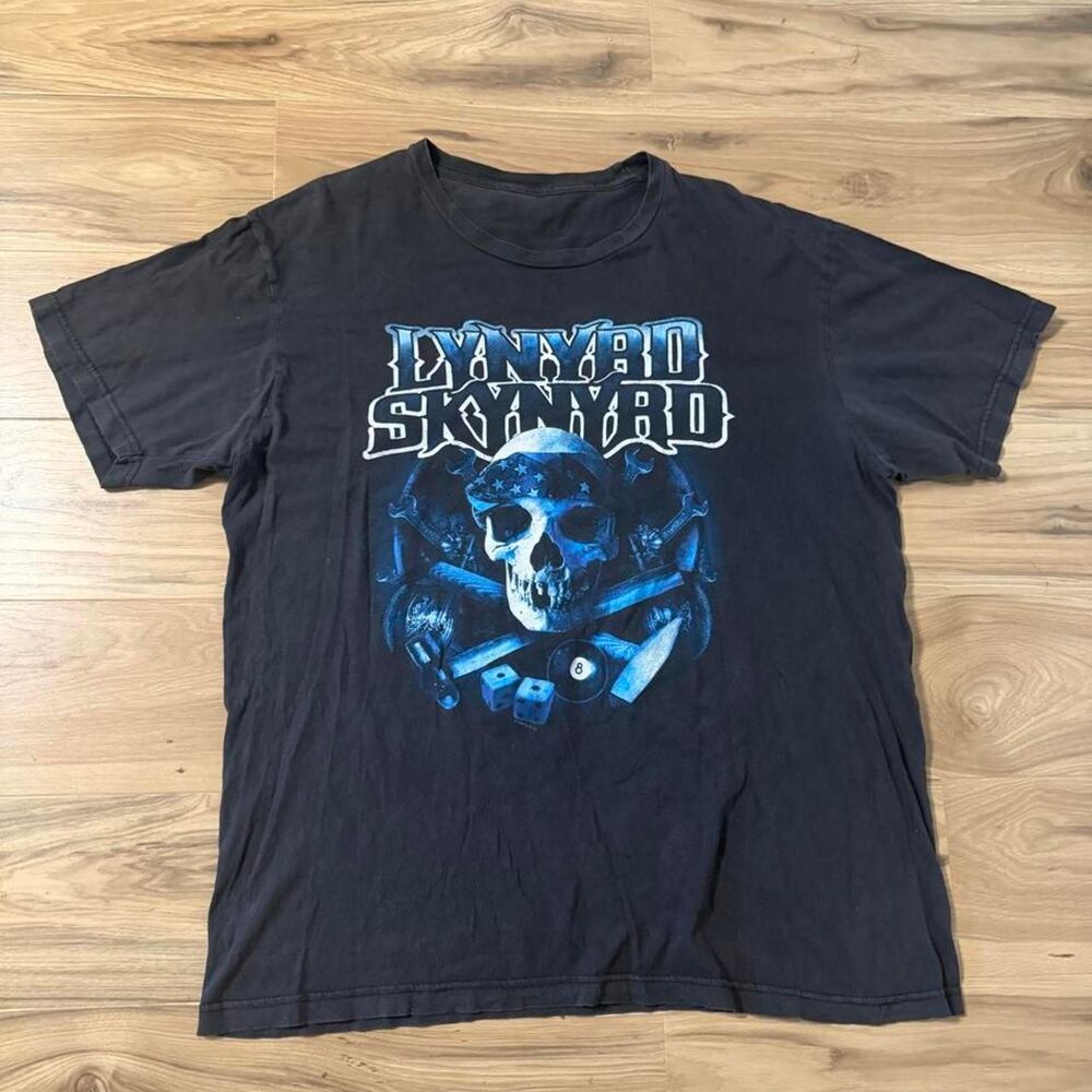 Lynyrd Skynyrd Band graphic tee Distressed music Summer Size XL